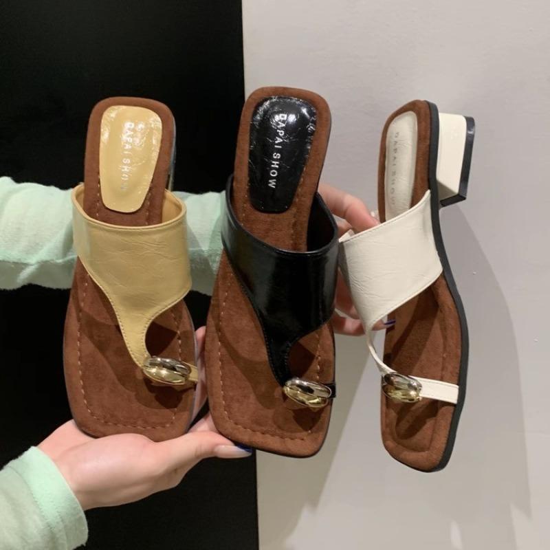 Sommer-French-Toe-Flip-Flops für Damen Sommer-Außenbekleidung Neujahr neue flache weichsohlige Urlaubs-Kühl-Slipper