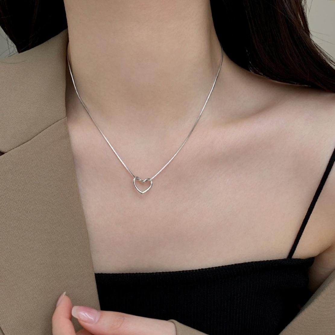 

Stainless Steel Gold Color Hollow Heart Pendant Necklace for Women Girls Simple Snake Chain Choker Zircon Gift Wholesale 40-45 cm