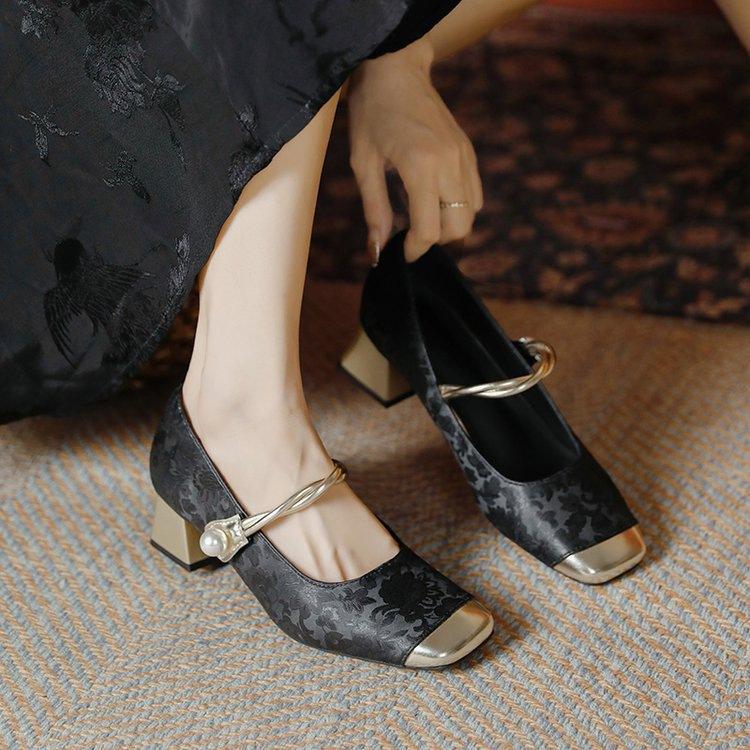 New Chinese Style High Heels Women's Autumn 2025 New French Temperament Square Head Word with Thick Heel Single Shoes