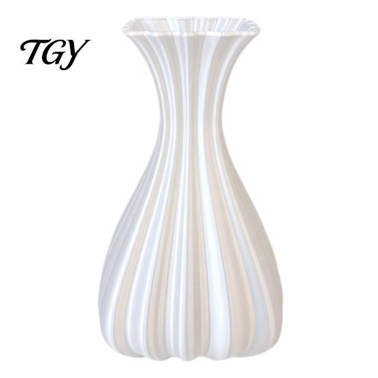 Chique Tafellamp voor Kantoor Decoratie 3D Geprinte Geribbelde Gebogen Vaas, Minimalistische Moderne Decoratieve Bloemen Levendige Kunstplant Houder Sculptuur