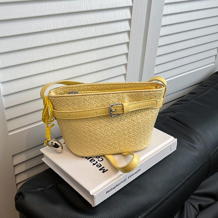 2025 New Fashion Versatile Trend Single Shoulder Small Square Hand Bag Feeling Bag Summer New Exquisite Messenger Bag