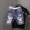 Pantaloncini di jeans da uomo, estivi sottili larghi dritti casual alla moda marca strappati cinque o sei divisione del lavoro pantaloni da uomo