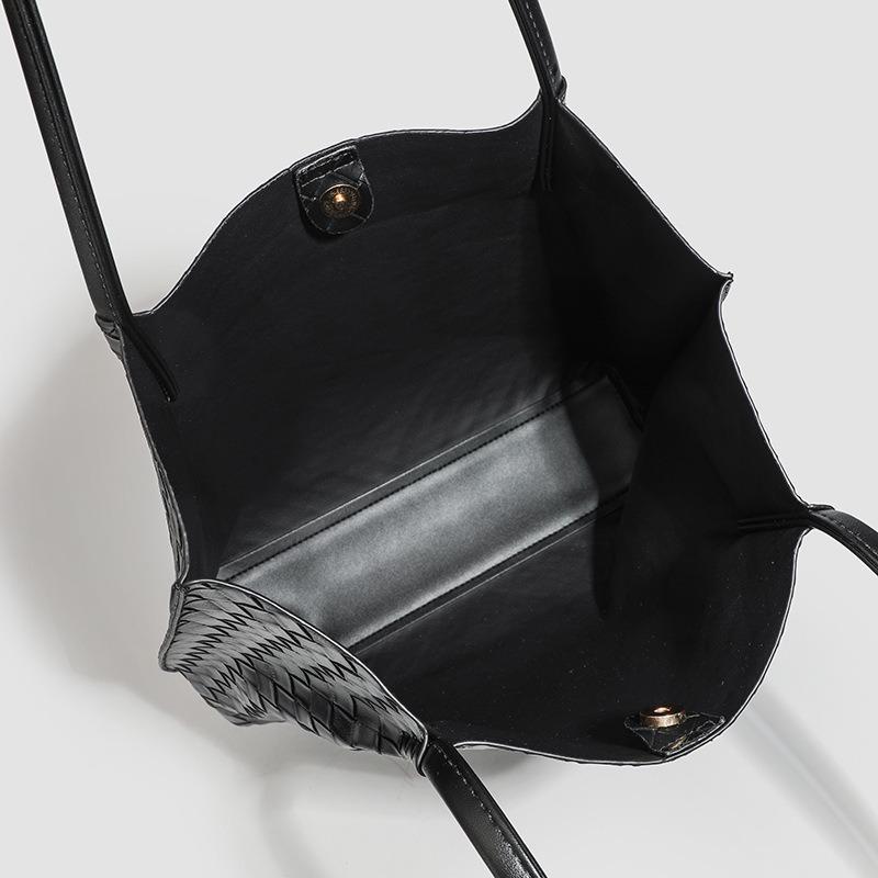 Woven Tote Bag for Women 2025 New Casual Versatile Fashion Large Capacity Commuting Casual Shoulder Bag