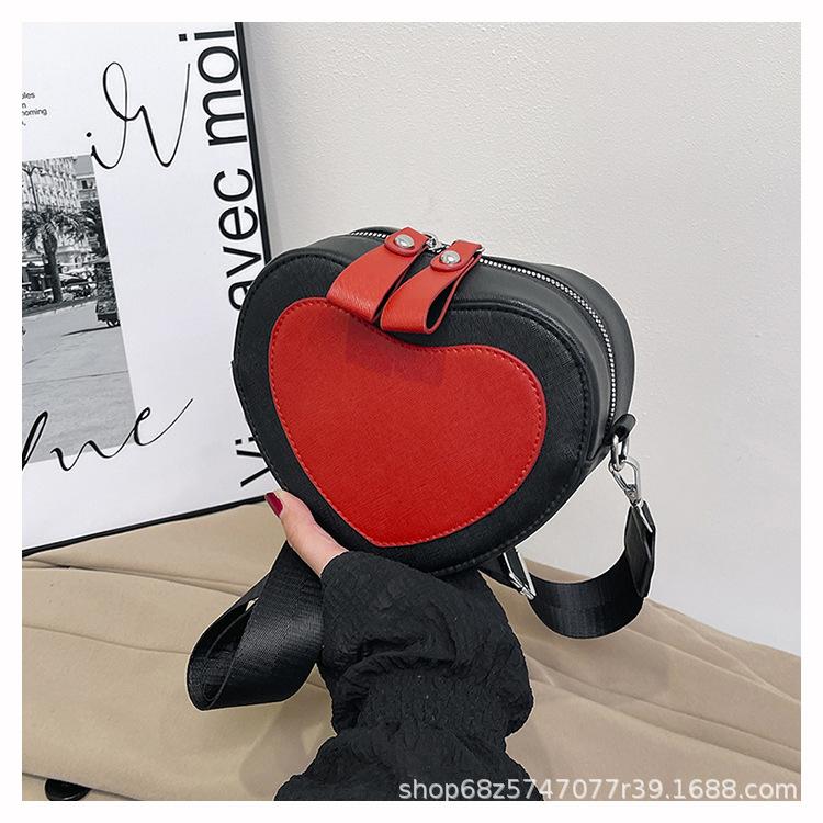 Women's bag 2025 new trendy fashion messenger bag simple foreign fashion popular women's bag shoulder bag cute peach heart small bag