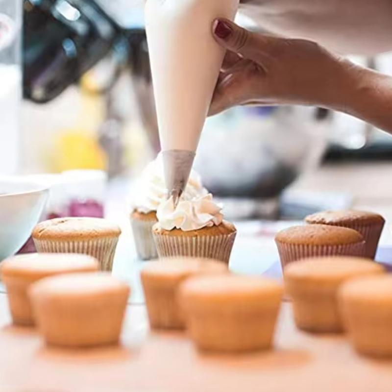 Pastry Props Set Disposable Piping Bags with Stainless Steel Piping Nozzle Suitable for Cake Cream Bread DIY Baking Supplies ZYF