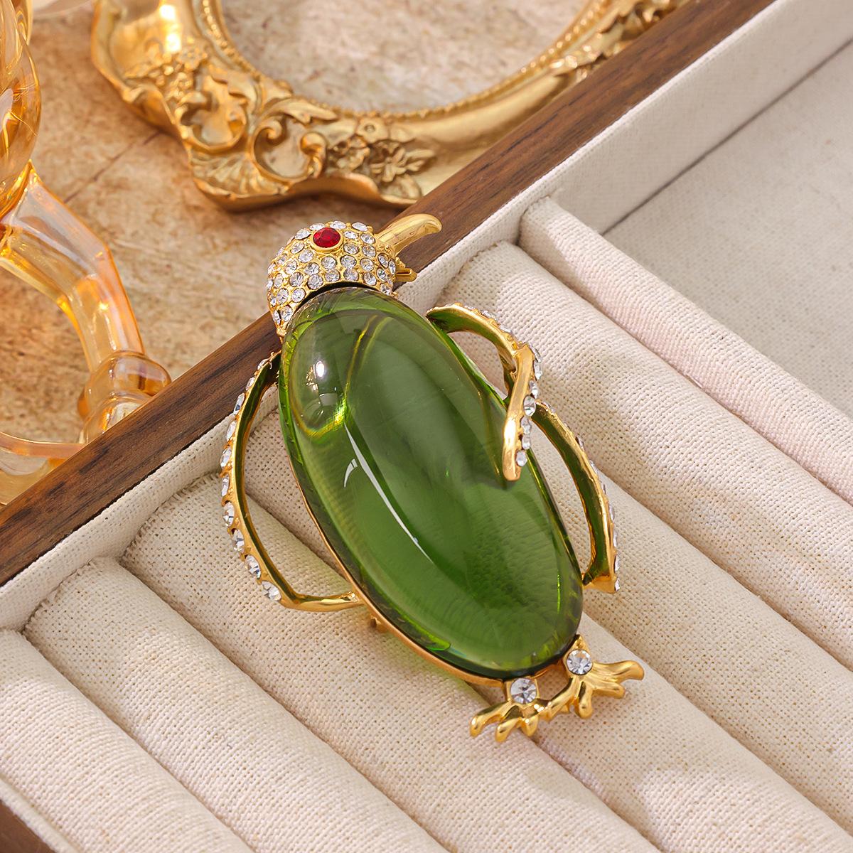 

Vintage Jewelry With Gold Plating Diamonds Cute Penguin Animal Brooch