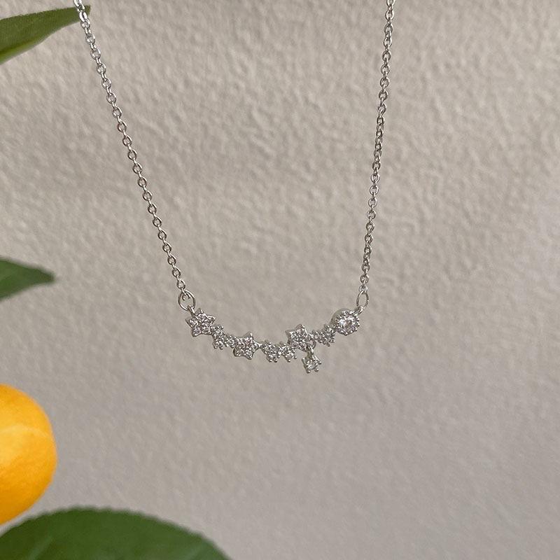 Star Super Flash Little Flower Necklace Niche Design High-end Accessories Simple and Exquisite Light Luxury Temperament