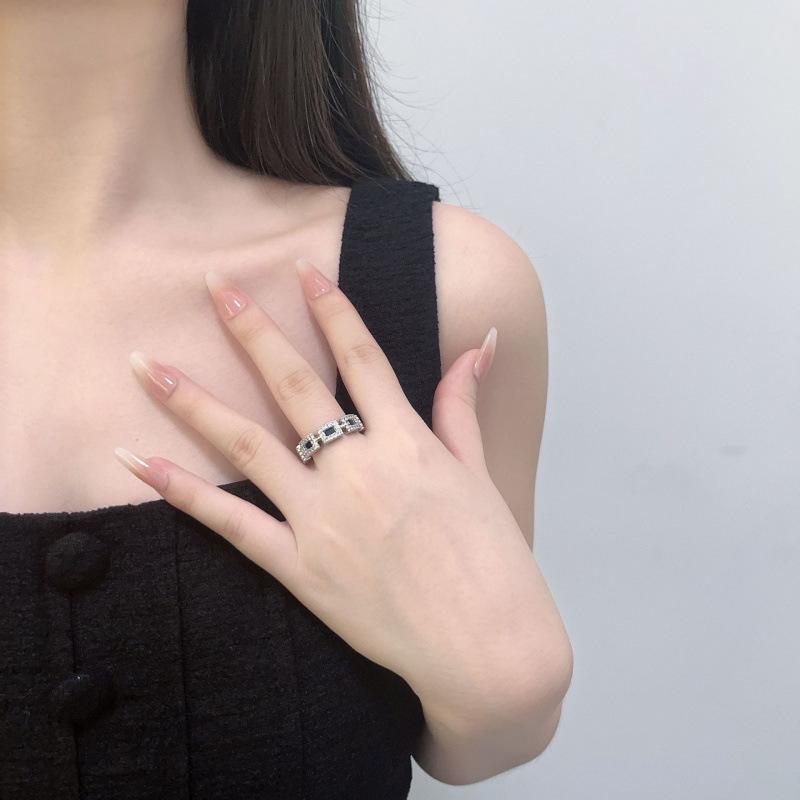 

Trendy Jewelry, Creative And Unique Square Diamond Ring, Women S High-End Temperament Ring Jewelry No. 10