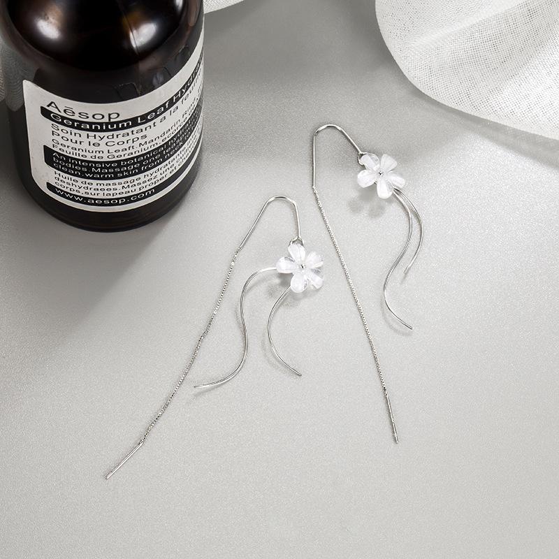 

Peach blossom long tassel ladies earrings білий