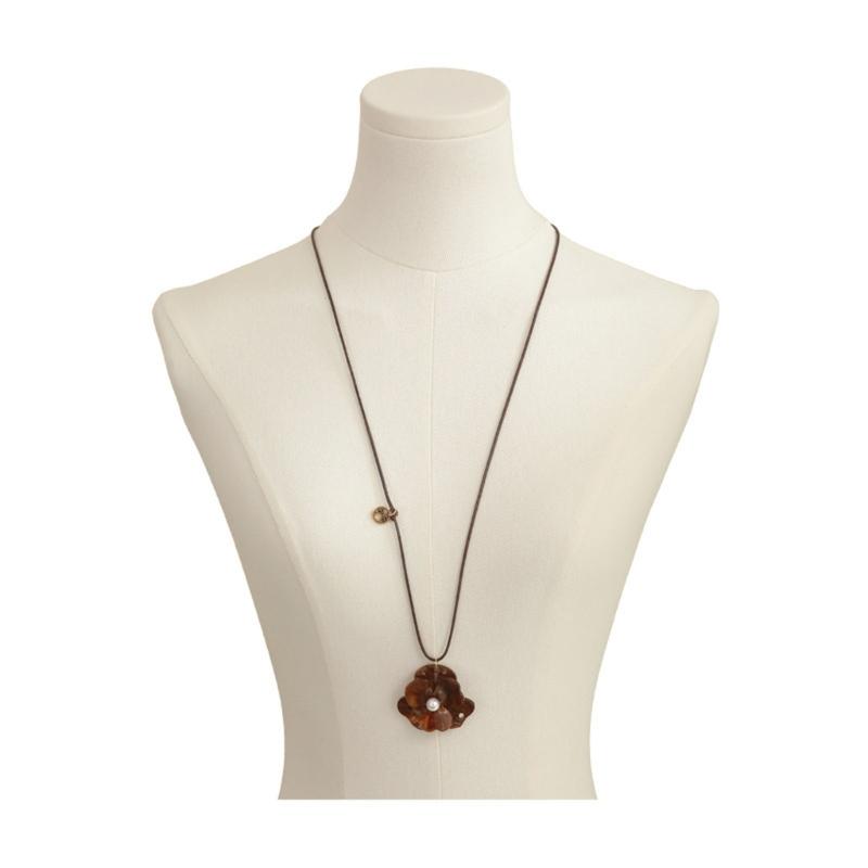 Retro Style Flower Design Pendant Necklace with Animal Print Accent for Women Fashion Accessory Neckchain
