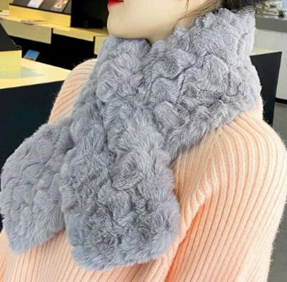 Women's Versatile Faux Rabbit Fur Scarf – Plush, Warm, and Cute Winter Collar