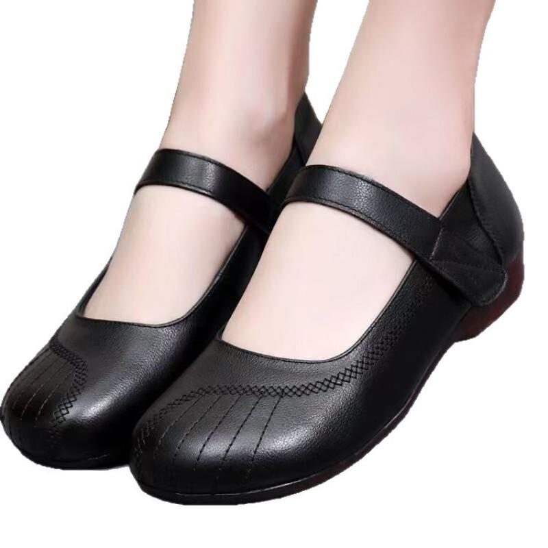 New Style Flat-bottom Casual Women's Shoes with Flat Heel Opening and Single Strap.