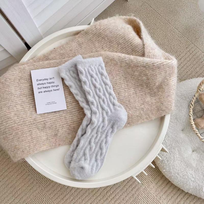 Autumn and Winter Socks Women's New Twist Solid Color Sleep Socks Australian Velvet Thickened Warm Home Floor Plush Socks