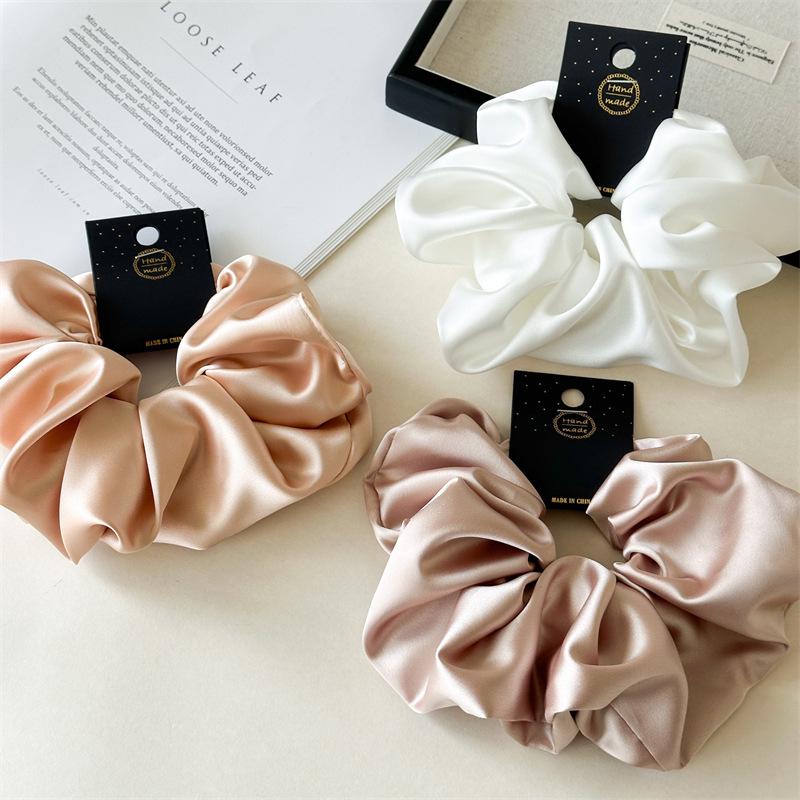 Elegant Retro Satin Scrunchie - Extra Large 18cm Diameter, Luxurious and Fashionable Hair Tie