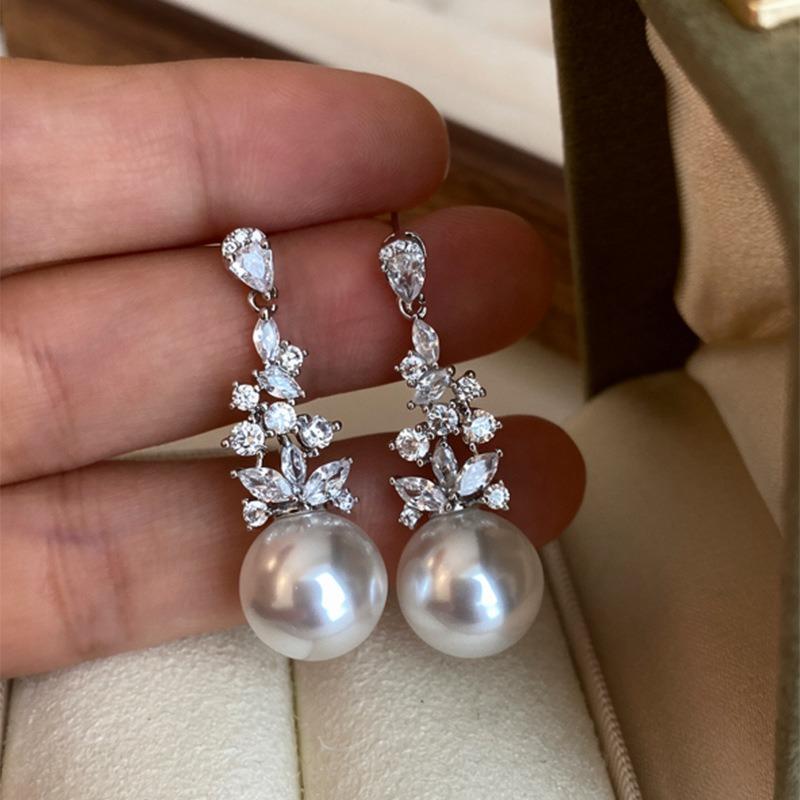 Light luxury high-end pearl zircon earrings, new popular stud earrings, niche unique and beautiful earrings wholesale women