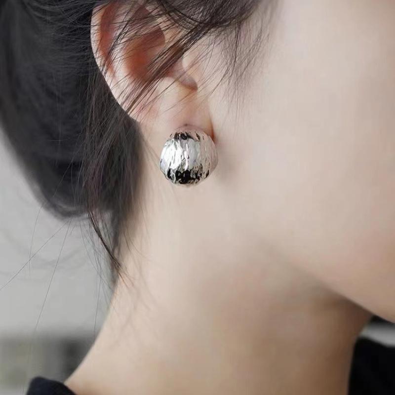 Ювелирные изделия Нерегулярные серьги-кольца в форме молотка для женщин Металлический стиль Нерегулярные геометрические широкие плиссированные серьги серебряный