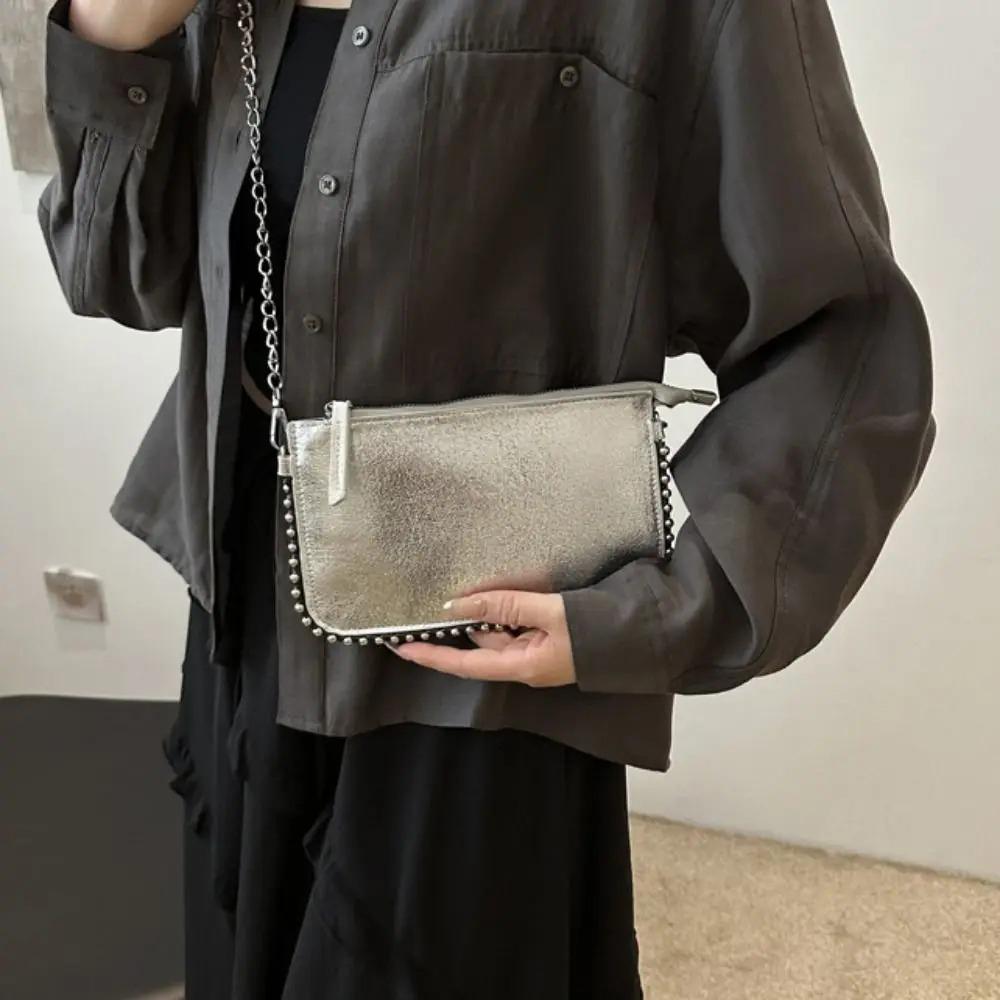 Street PU-Leder Unterarm-Tragetasche Nieten Koreanischer Stil Vintage Umhängetasche Kette Riemen Quadratisch Luxus-Handtasche Outdoor