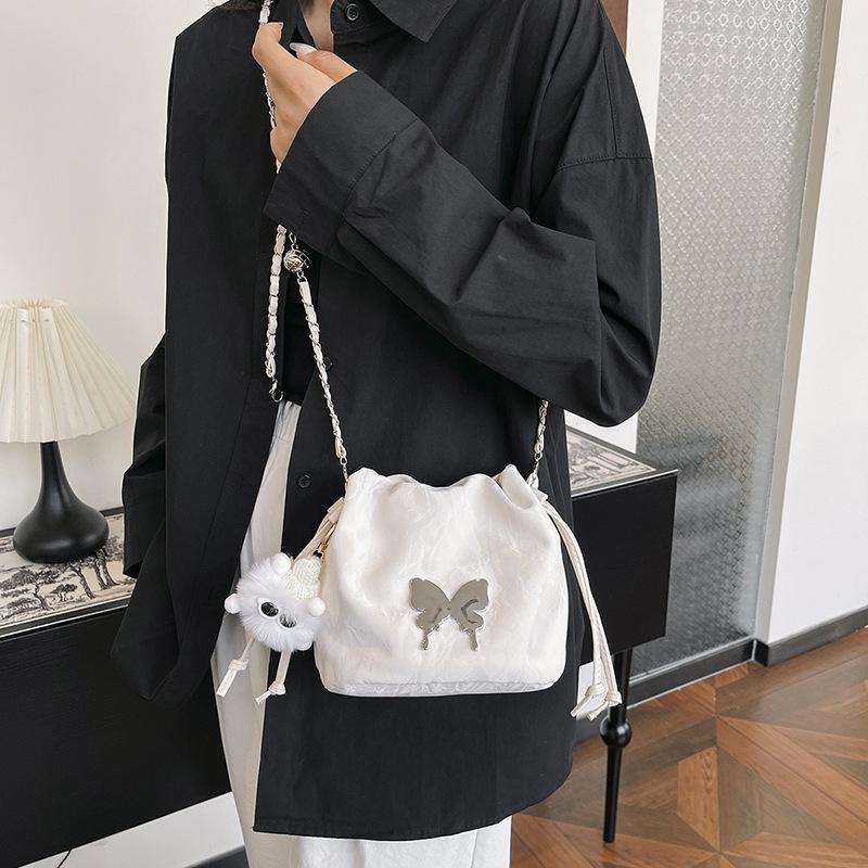 2025 New Spring Popular Chain Small Bag Women's Niche Design Butterfly Messenger Bag Casual Shoulder Bucket Bag