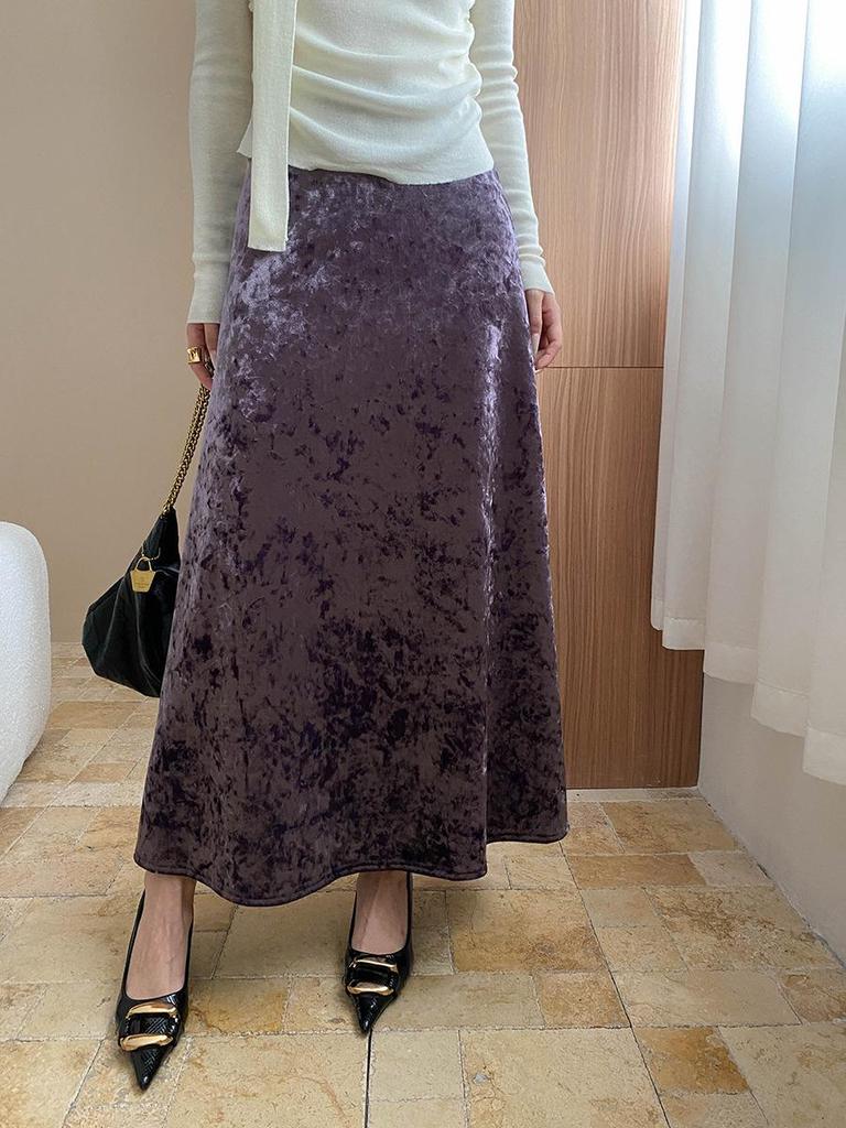 Sinan Retro High-Waist Luminous Velvet A-Line Skirt with Gold Snowflake Design