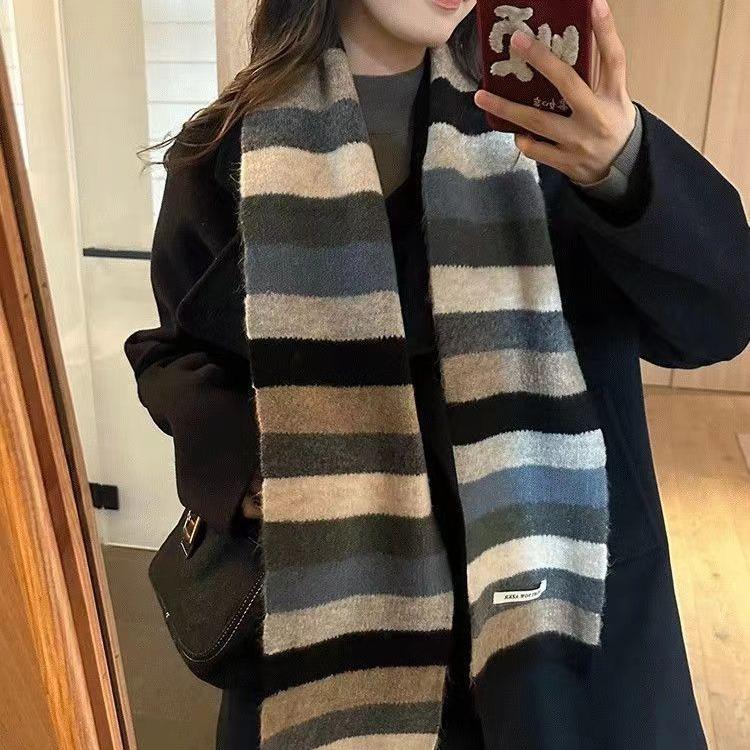 Regenbogenfarben gestreifter Schal Studenten Koreanische Version Herbst und Winter Warmer kleiner Schal Farbkombination Weihnachtsstimmung Geschenk für Männer und Frauen