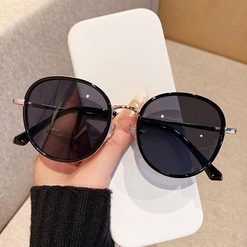 Солнцезащитные очки с круглой оправой Защитные очки UV400 Черная большая оправа Солнцезащитные очки Уникальная металлическая деталь Солнцезащитные очки Для моды Солнце