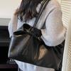 Retro niche underarm bag women's 2025 new trendy autumn and winter fashion tote bag high-end large-capacity shoulder bag