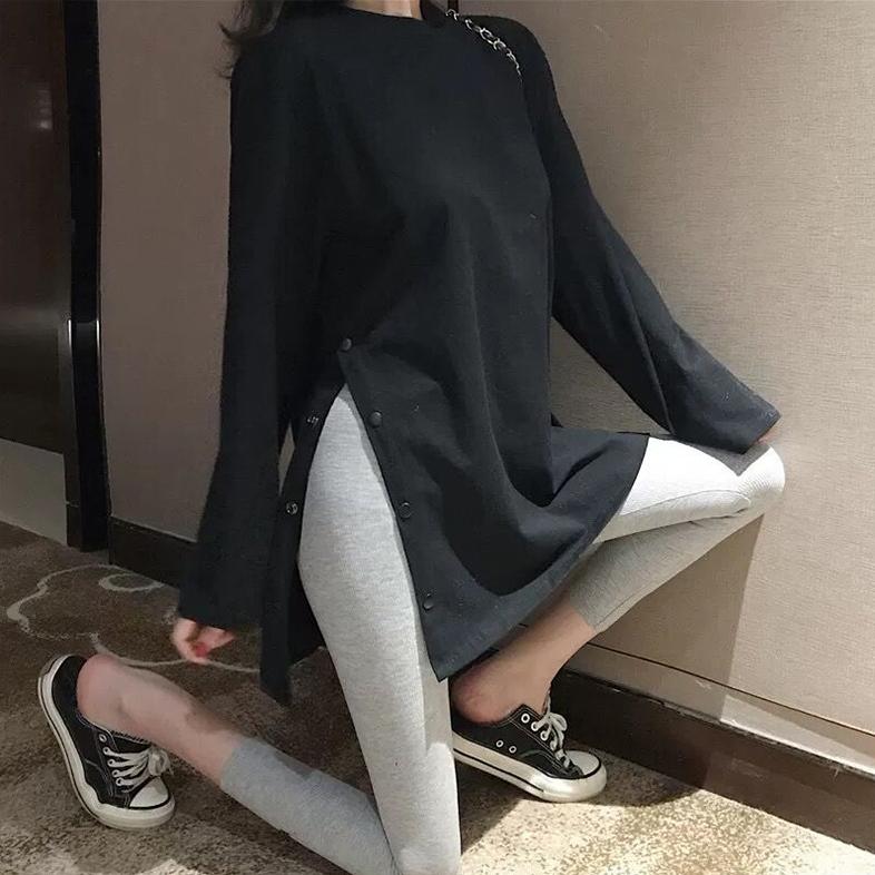 Wiosenny rozcięcie z boku guziki biały czarny długi T-shirt z okrągłym dekoltem damskie koszule jesień przybycie Harajuku jednolity oversize T-shirt topy