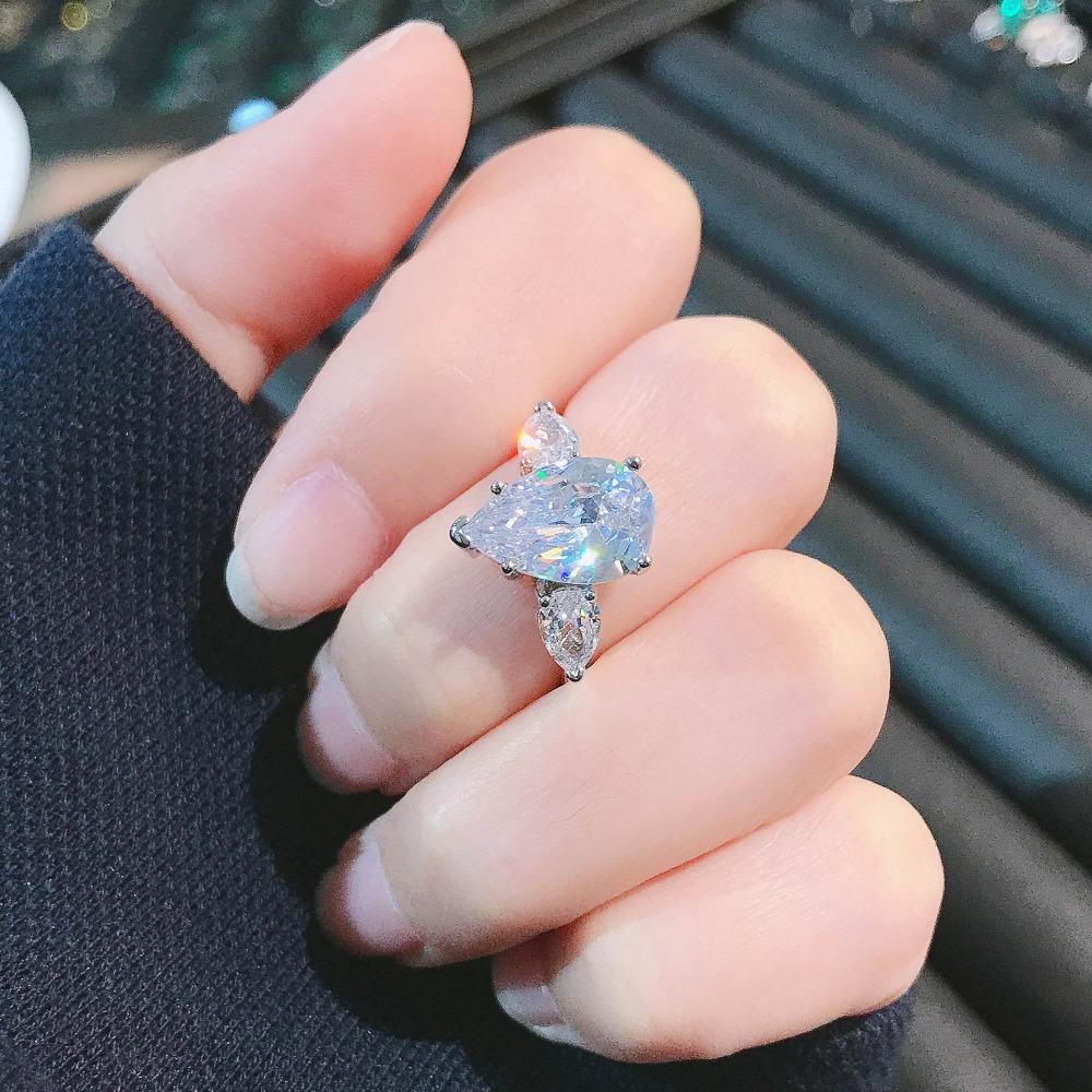 Simulated Moissanite Exaggerated Middle Finger Engagement Ring Waterdrop Pear Shape for Women