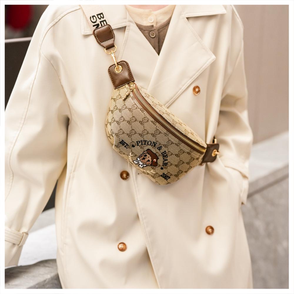 2025 Niche Versatile Little Bear Chest Bag - Simple Vertical Crossbody Sports Bag