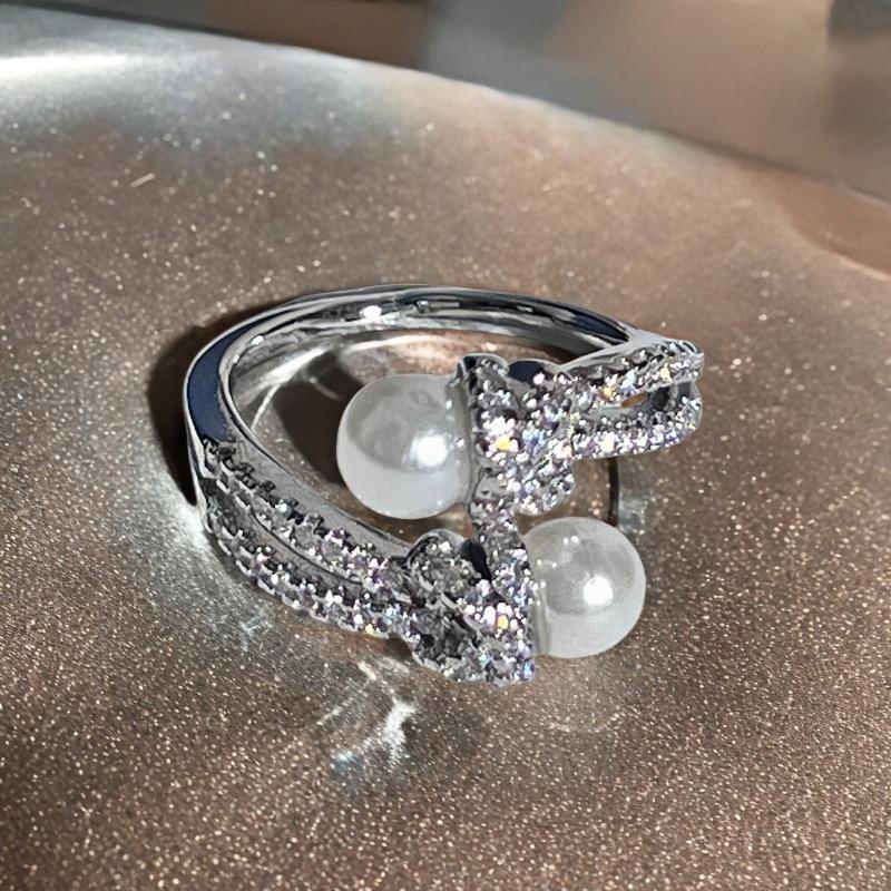 Luxuriöser Schlangenring mit vollem Diamantbesatz: Glänzende, Hochwertige Offene Kupfer Münze für Damen