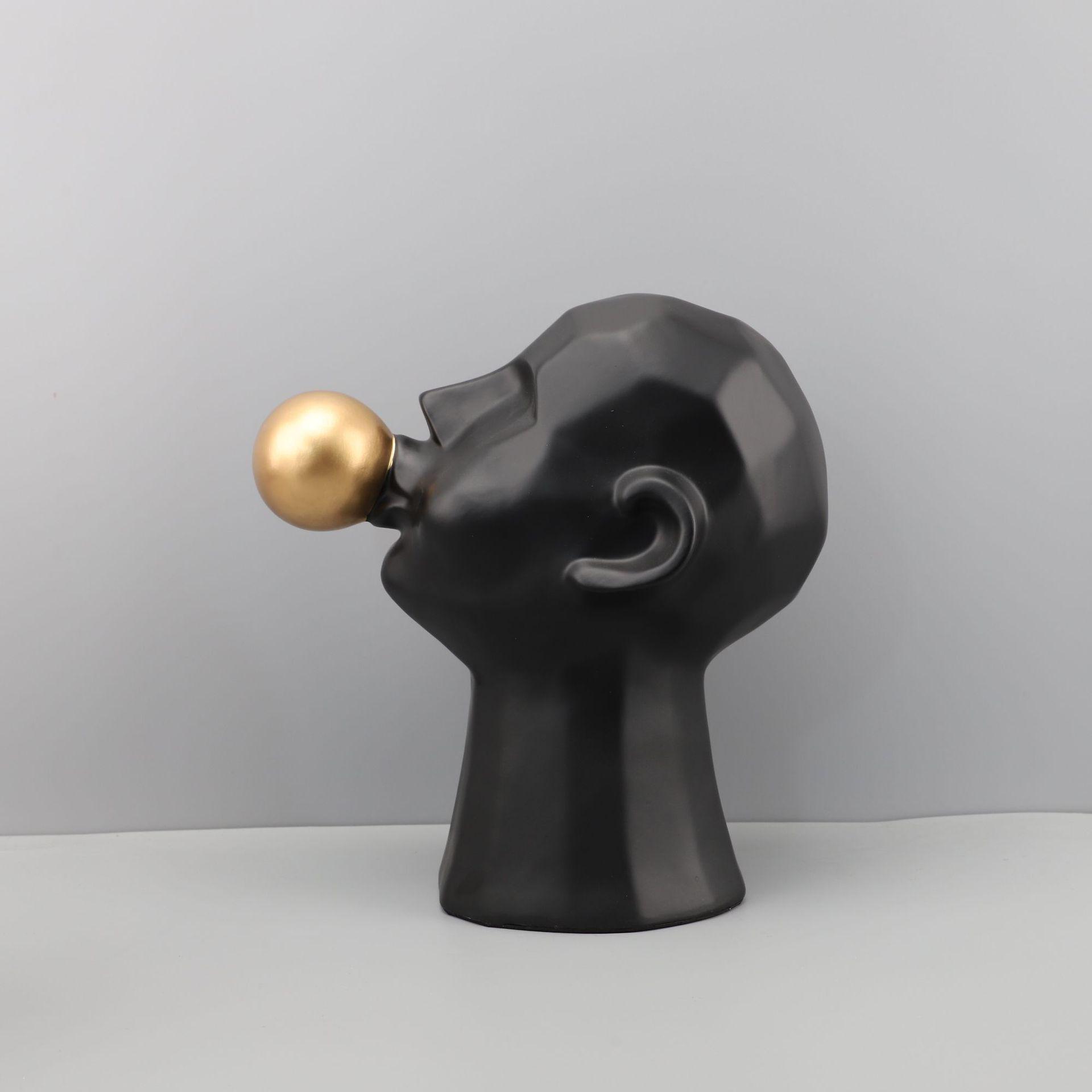 

Minimalist Resin Bubble-Blowing Boy Figure for Home Décor чёрный