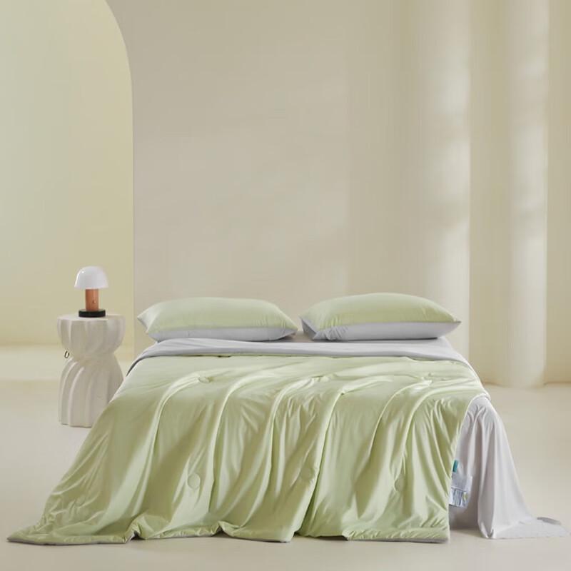 

Hongdou Cool-touch Mica Feather Silk Summer Quilt 200cm x 230cm