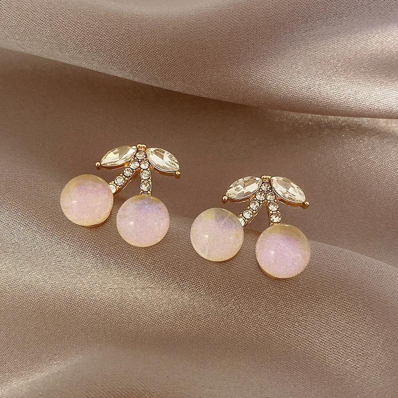 Elegant and sophisticated earrings for women, vintage niche design pearl studs, popular online trend ear accessories