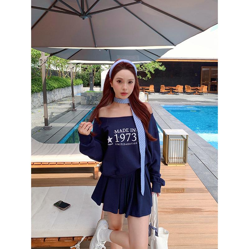 

Mishang Korean-Style One-Shoulder Hoodie & High-Waisted Mini Skirt Set for Women Medium
