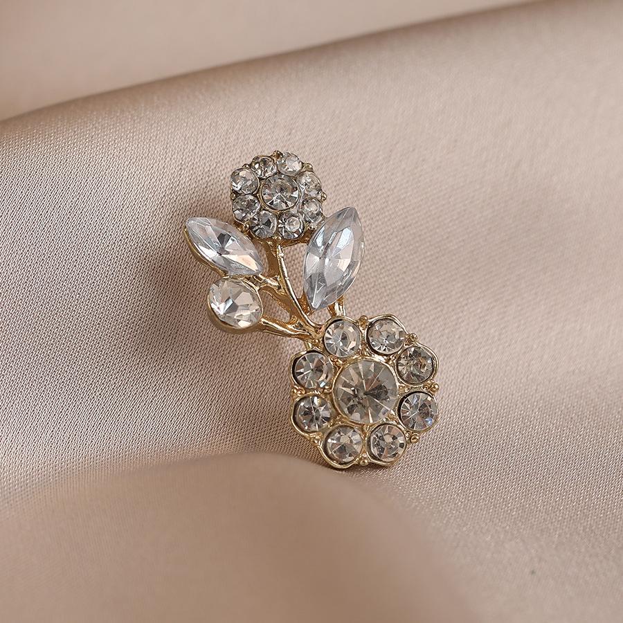 Summer brooch flower neckline buckle design high-end corsage versatile woman