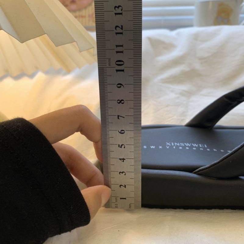 Silver high-end flat-bottomed flip-flops women wear summer new beach vacation cool slippers