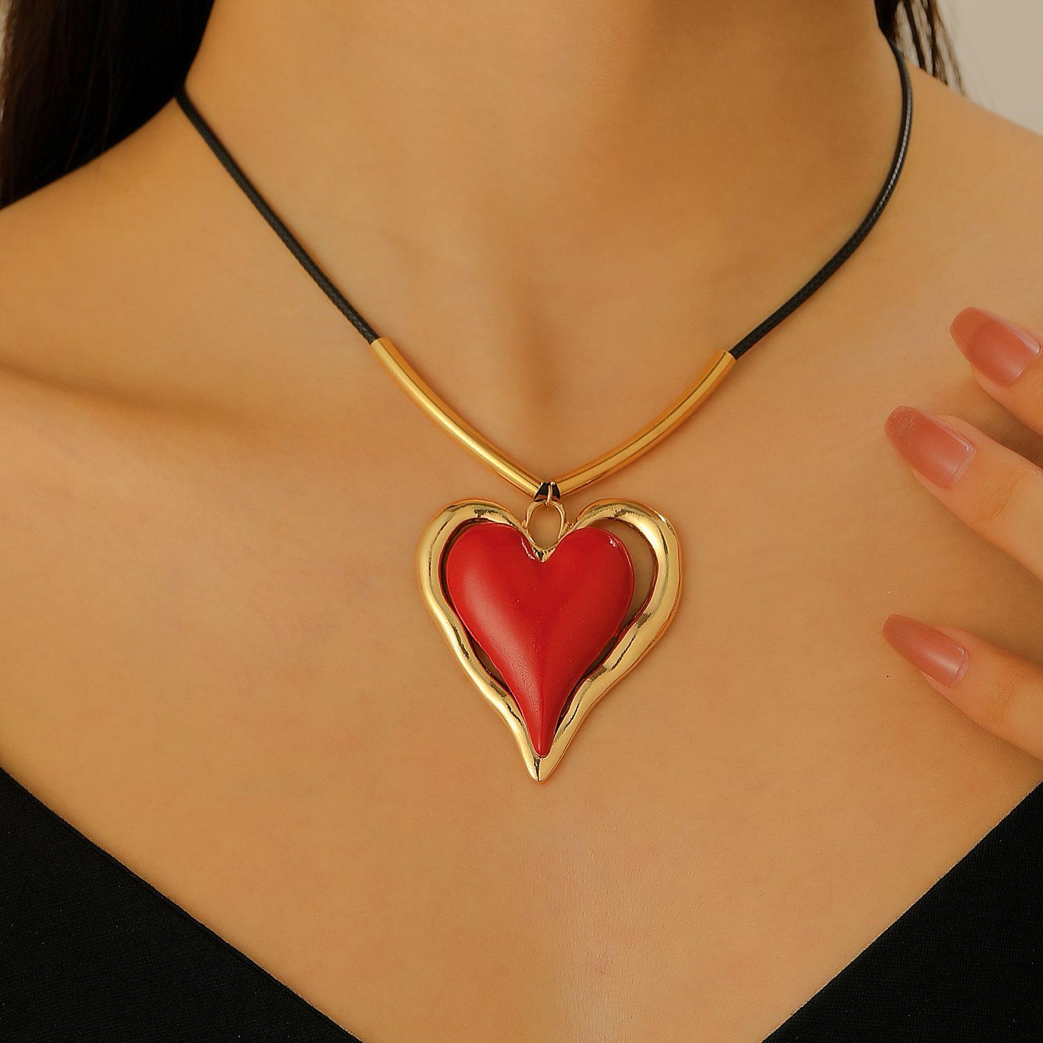 

Exaggerated Gothic Heart Necklace For Women Jewelry 2025 Trending New Sweet Cool Hottie Peach Heart Pendant Necklaces Choker красный