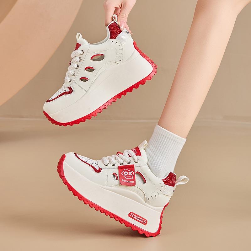 A casual sports shoe women's spring new hollow breathable shoes