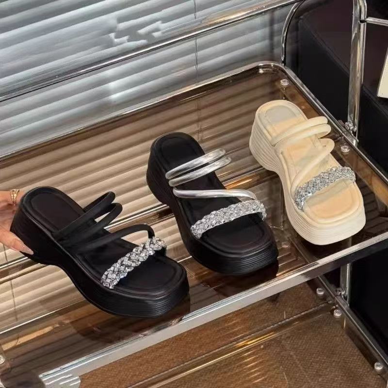 New rhinestone muffin versatile small thick-bottomed cool slippers women wear summer one-word beach slippers