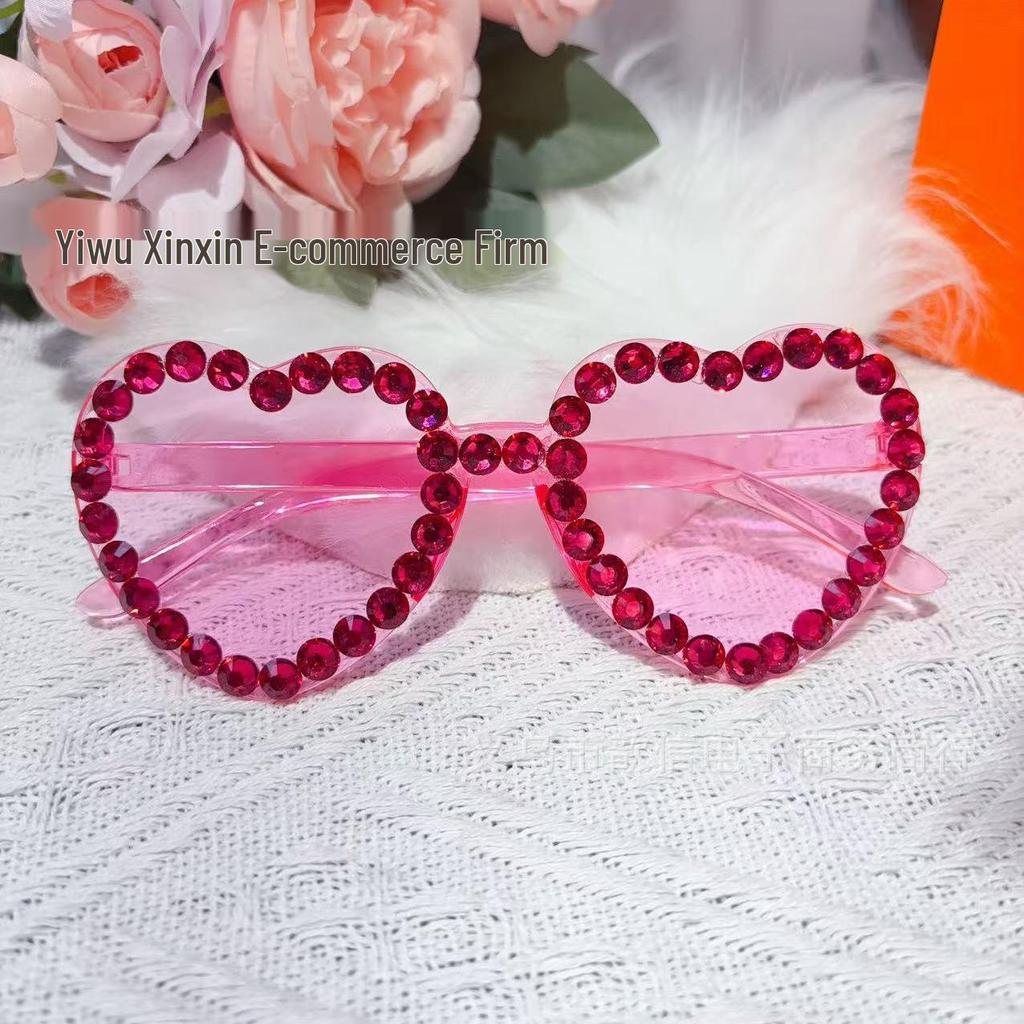 Heart-Shaped Rhinestone Sunglasses: Trendy Eyewear for Weddings and Street Style