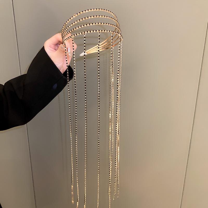 Fascia colorata con diamanti scintillanti: Accessorio di moda alla moda