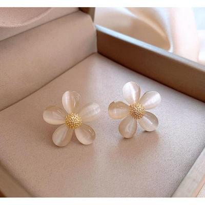 S925 Sterling Silver Cat's Eye Flower Stud Earrings - 2023 New Style, Elegant and Versatile for Women
