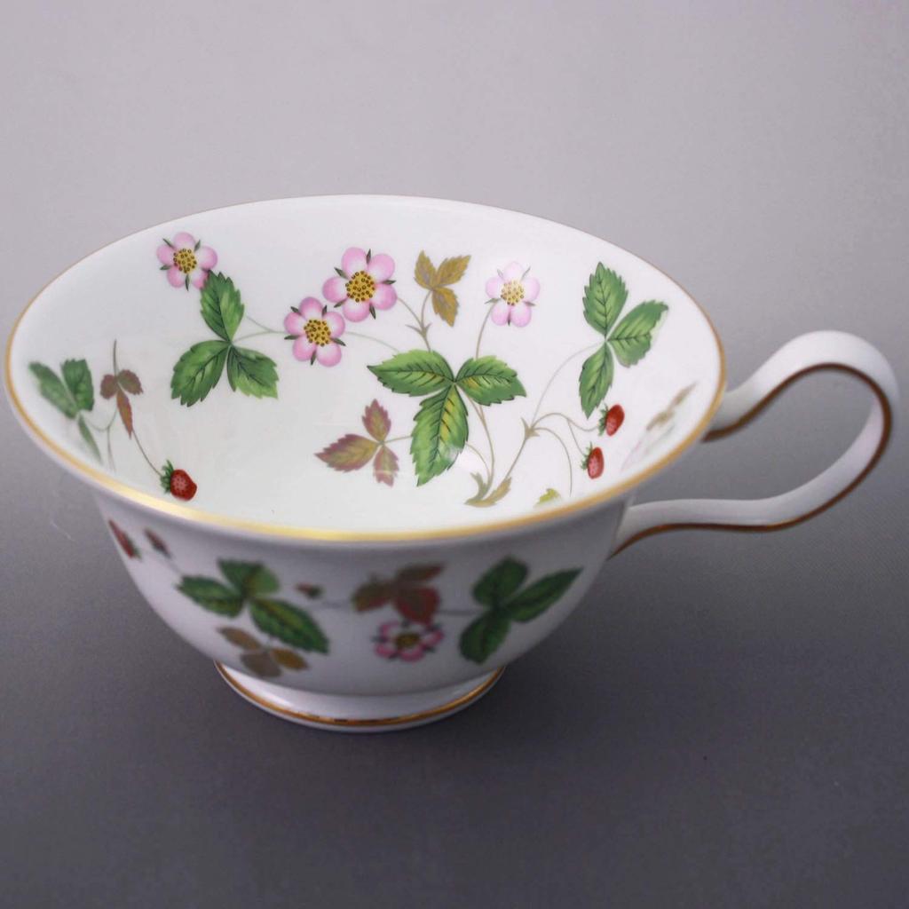 [Officially Imported] Wedgwood Wild Strawberry Cup & Saucer (Peony) Wedding Gift 1053287