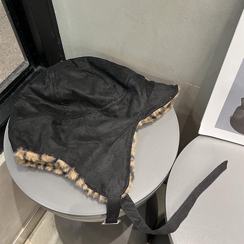 

Унісекс шапка-вушанка з леопардовим принтом: Теплий Плюшевий Зимовий Головний Убір з Навушниками, Підходить для Чоловіків та Жінок, Підкреслює Менше Обличчя. One Size чорний