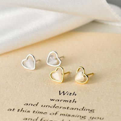 Cat's Eye Stone Love Earrings for Women's Temperament Sweet and Simple and Versatile Heart-shaped Earrings