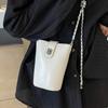 Trendy new niche design simple mobile phone bucket bag personalized fashion high sense chain messenger bag women