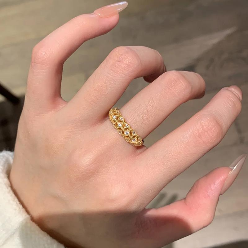 New in Pineapple design Full Diamond Ring High Quality Design Light Luxury Fashion Trend Ring Hollow out Shining Jewelry Gift