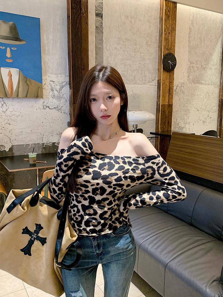 

Southeast Asian Leopard Print One-Shoulder Long-Sleeve Slim Fit Women s T-Shirt - 2026 Autumn New Arrival European and American Style S [Below 90 lbs]