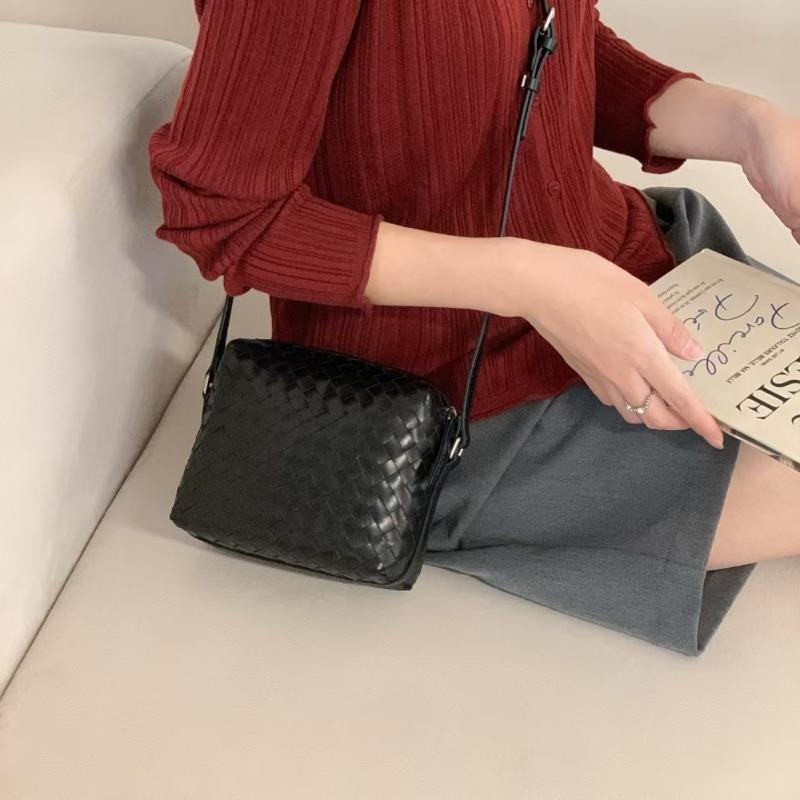 Ručně vyráběná dámská luxusní tkaná crossbody taška přes rameno z hovězí kůže
