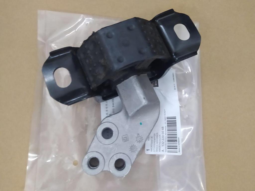 Kompatybilny Zestaw Gumowych Mocowań Silnika, Generatora, Centralnego i Skrzyni Biegów dla Mercedes-Benz Smart 451